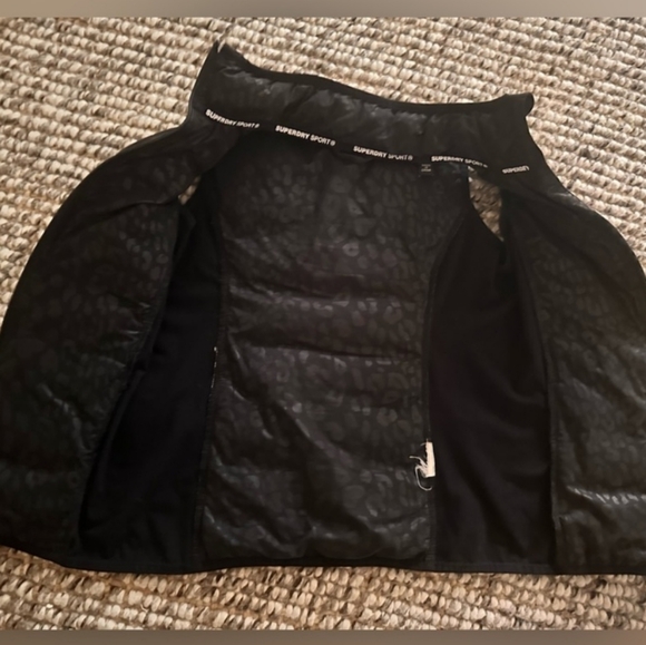 Superdry Vast - Cozy Comfort for Cooler Days size Small - Picture 4 of 4